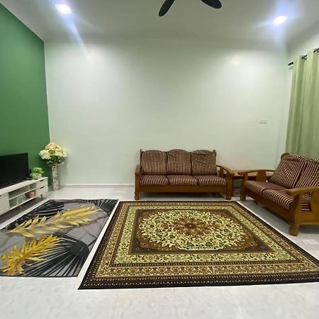 Homestay Kak Tiy Kuala Terengganu Exterior photo