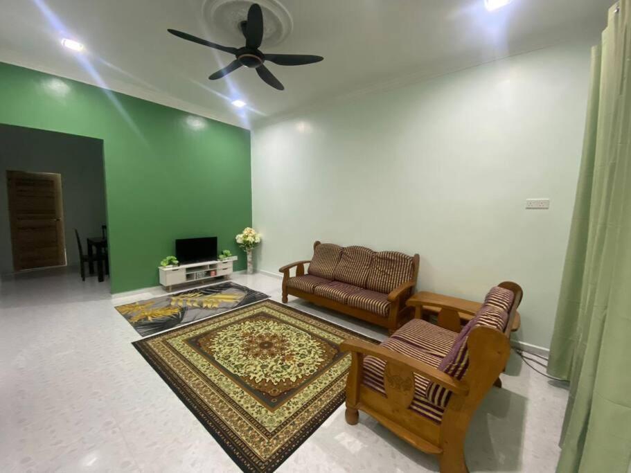 Homestay Kak Tiy Kuala Terengganu Exterior photo